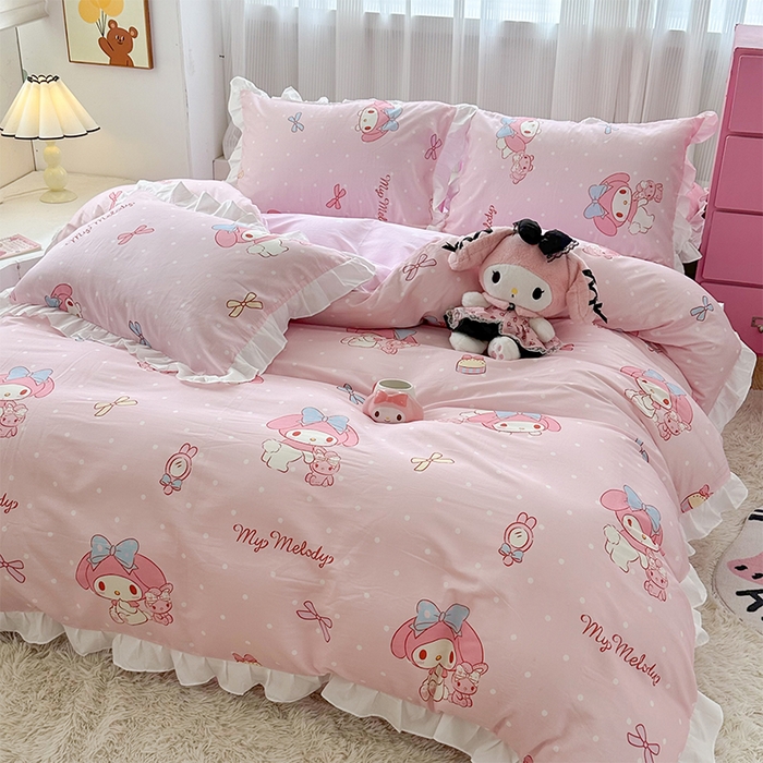 91家纺网 家纺一手货源 找家纺 玉元坊2025新款三丽鸥系列 全棉床单纯棉床裙三四件套  魔法美乐蒂-白花边款