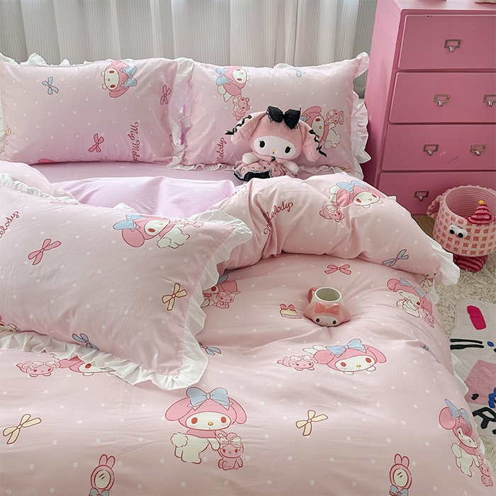 91家纺网 家纺一手货源 找家纺 玉元坊2025新款三丽鸥系列 全棉床单纯棉床裙三四件套  魔法美乐蒂-白花边款