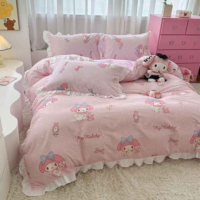 91家纺网 家纺一手货源 找家纺 玉元坊2025新款三丽鸥系列 全棉床单纯棉床裙三四件套  魔法美乐蒂-白花边款