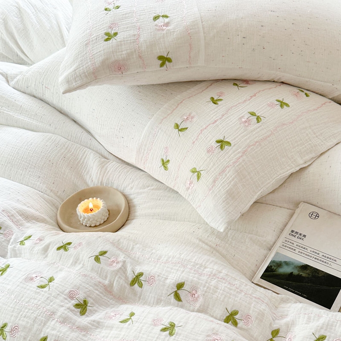 91家纺网 家纺一手货源 找家纺 木楌家居2025新款全棉彩点皱皱纱绣花四件套 樱草日记