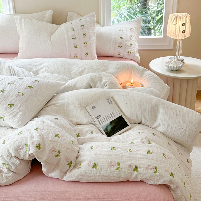 91家纺网 家纺一手货源 找家纺 木楌家居2025新款全棉彩点皱皱纱绣花四件套 樱草日记