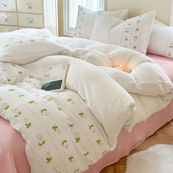 91家纺网 家纺一手货源 找家纺 木楌家居2025新款全棉彩点皱皱纱绣花四件套 樱草日记