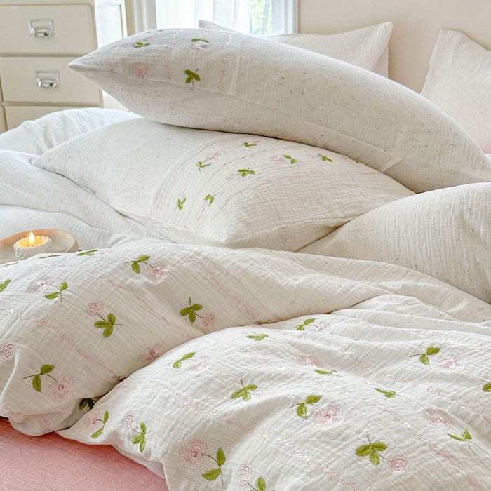 91家纺网 家纺一手货源 找家纺 木楌家居2025新款全棉彩点皱皱纱绣花四件套 樱草日记