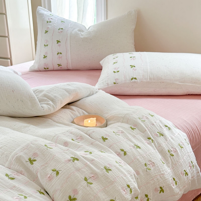 91家纺网 家纺一手货源 找家纺 木楌家居2025新款全棉彩点皱皱纱绣花四件套 樱草日记