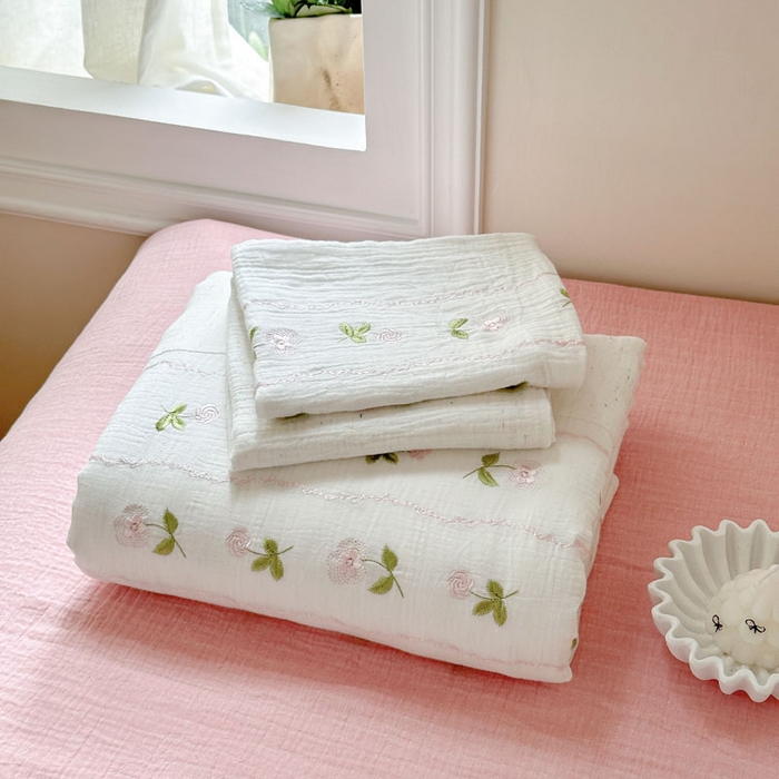 91家纺网 家纺一手货源 找家纺 木楌家居2025新款全棉彩点皱皱纱绣花四件套 樱草日记