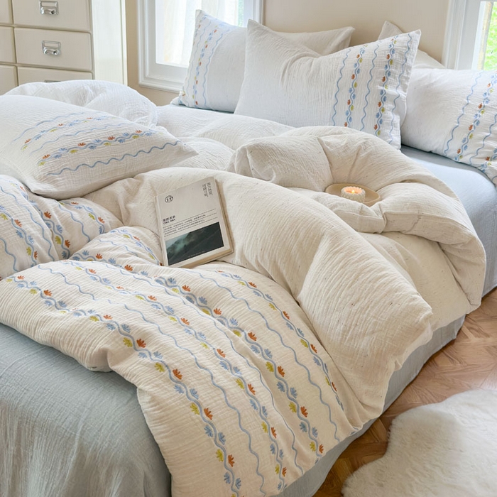 91家纺网 家纺一手货源 找家纺 木楌家居2025新款全棉彩点皱皱纱绣花四件套 织梦星河