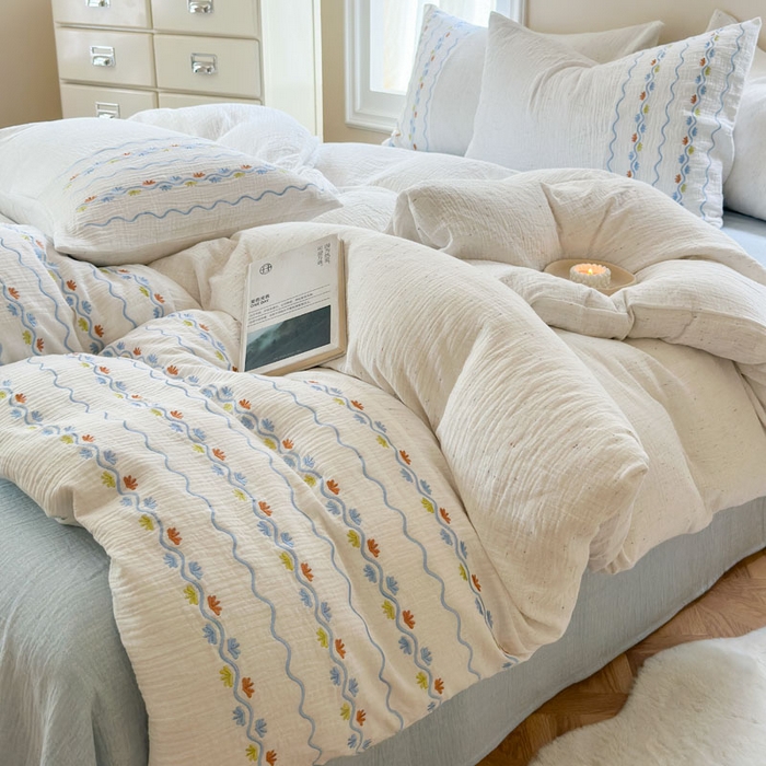 91家纺网 家纺一手货源 找家纺 木楌家居2025新款全棉彩点皱皱纱绣花四件套 织梦星河