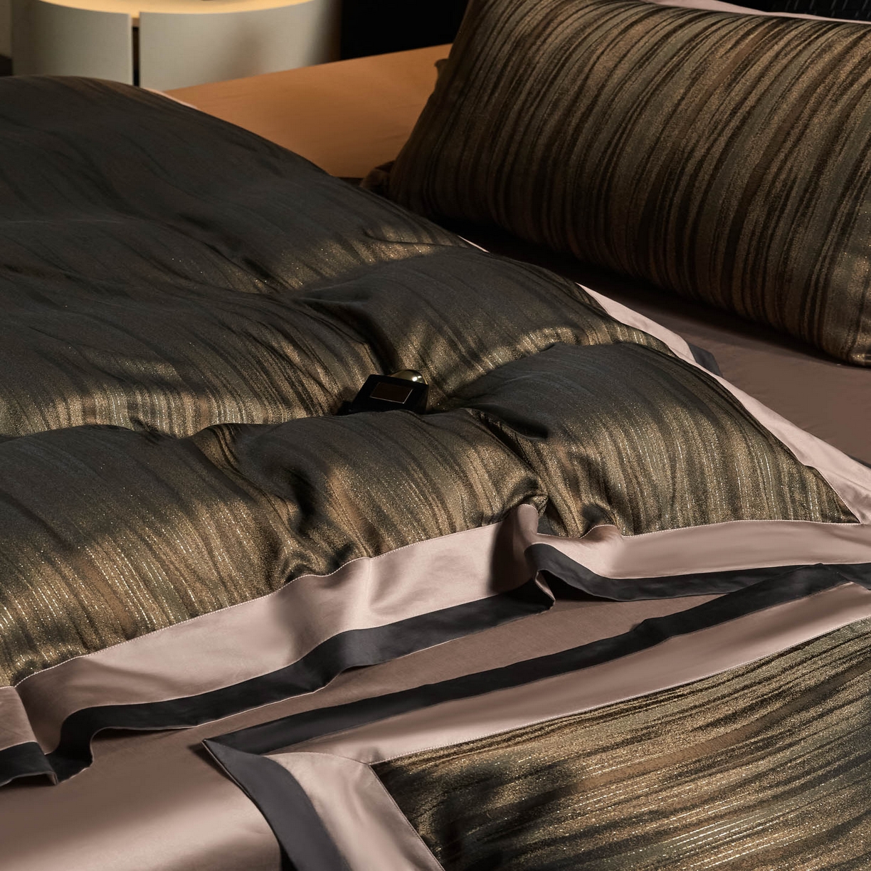 91家纺网 家纺一手货源 找家纺 （总）鑫豪家纺2025新款高精密色织提花双股全棉四件套-夜曲