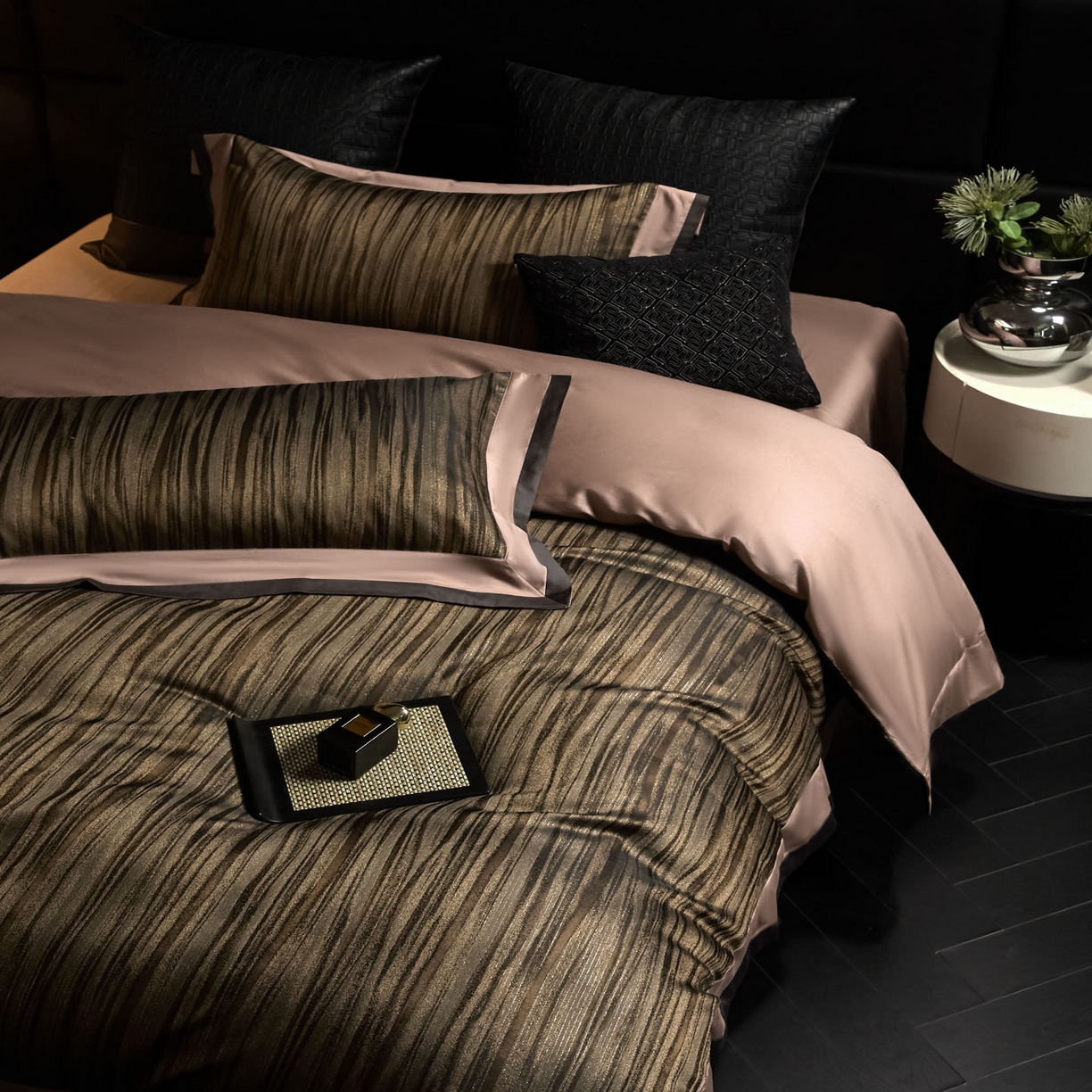 91家纺网 家纺一手货源 找家纺 （总）鑫豪家纺2025新款高精密色织提花双股全棉四件套-夜曲