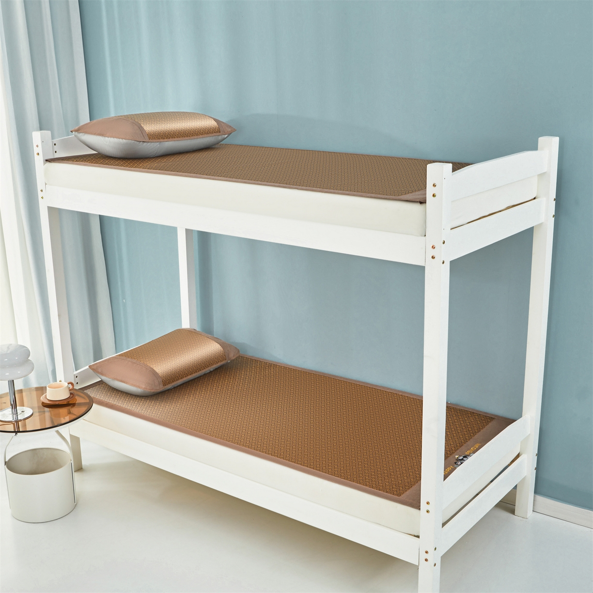 91家纺网 家纺一手货源 找家纺 绒艺席业 2025新款学生宿舍凉感藤席 游泳小企鹅-格纹