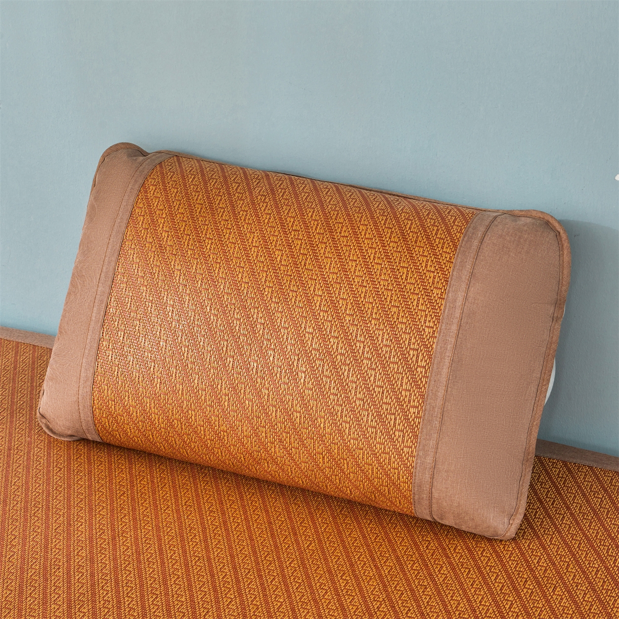 91家纺网 家纺一手货源 找家纺 绒艺席业 2025新款学生宿舍凉感藤席 萌萌熊猫-斜条纹