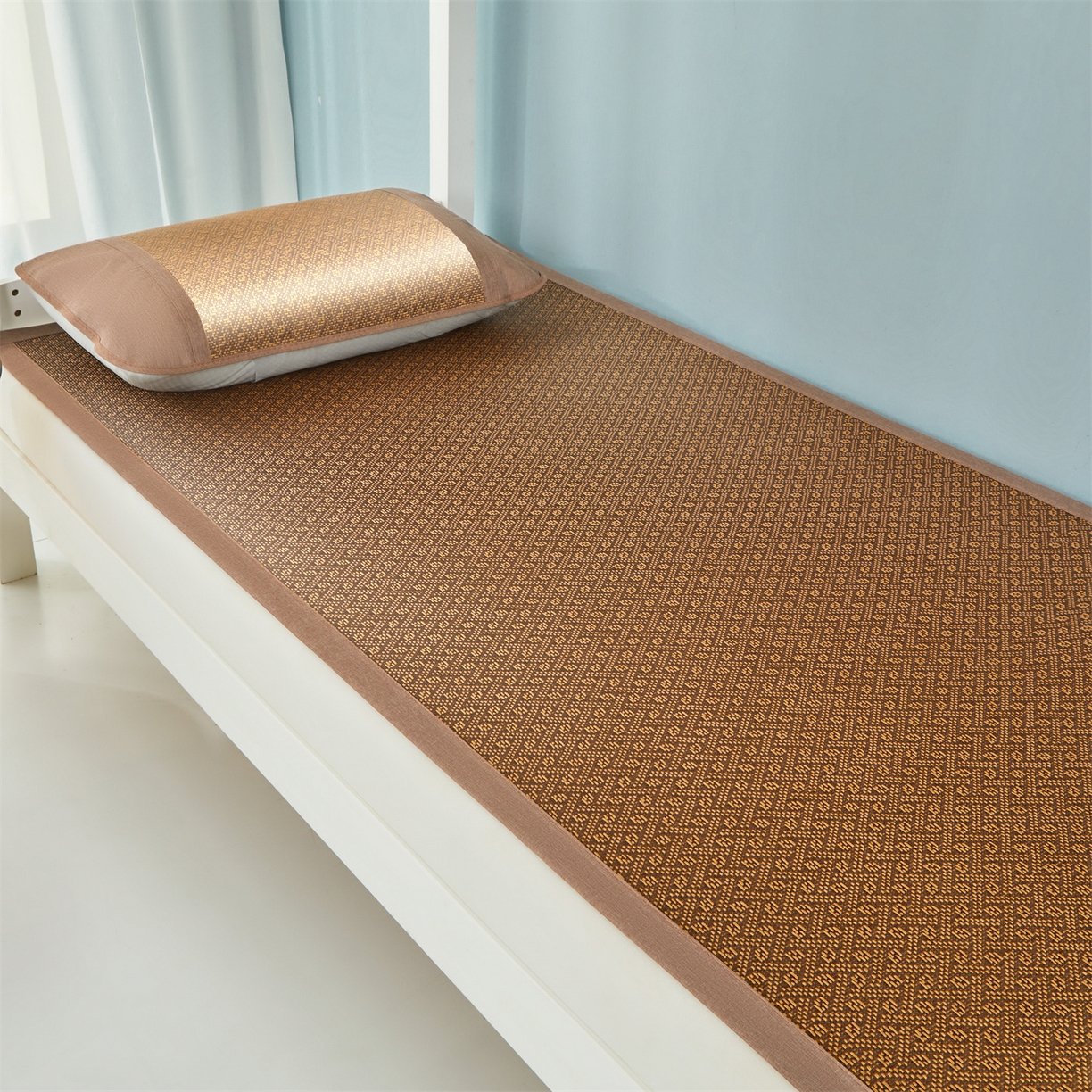 91家纺网 家纺一手货源 找家纺 绒艺席业 2025新款学生宿舍凉感藤席 萌萌熊猫-格纹