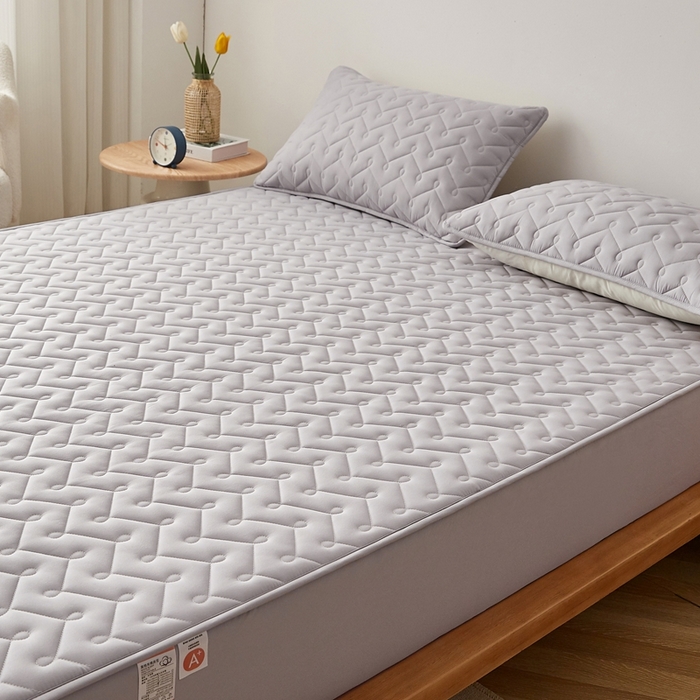 91家纺网 家纺一手货源 找家纺 蕾诺家纺 2025新款纯棉全包裹床罩防滑防尘夹棉床笠 波浪纹浅灰