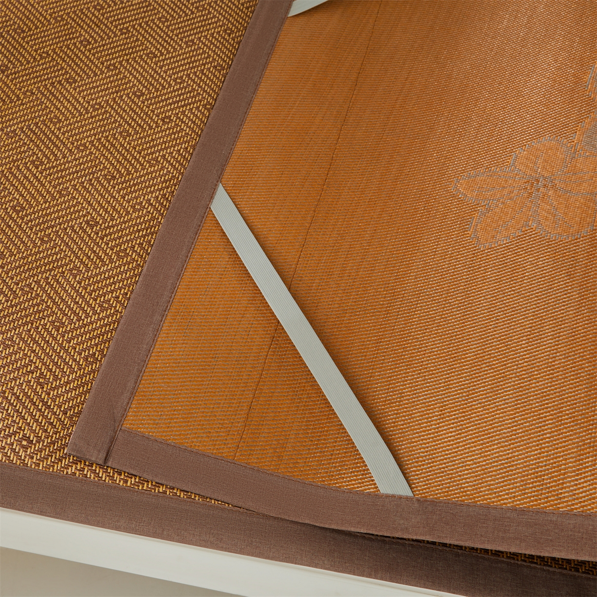 91家纺网 家纺一手货源 找家纺 绒艺席业 2026新款学生宿舍凉感藤席 游泳小企鹅-编织纹