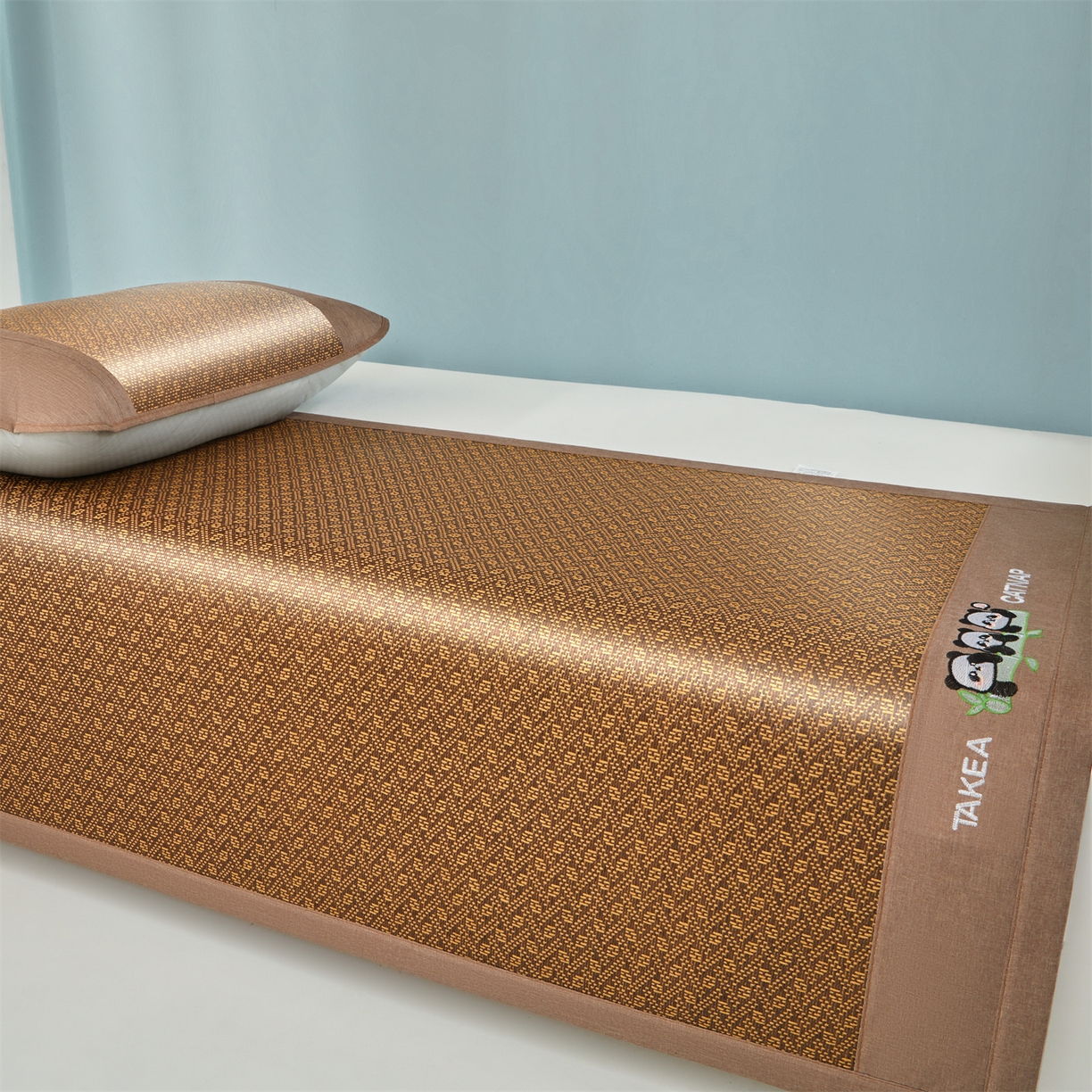 91家纺网 家纺一手货源 找家纺 绒艺席业 2025新款学生宿舍凉感藤席 萌萌熊猫-格纹