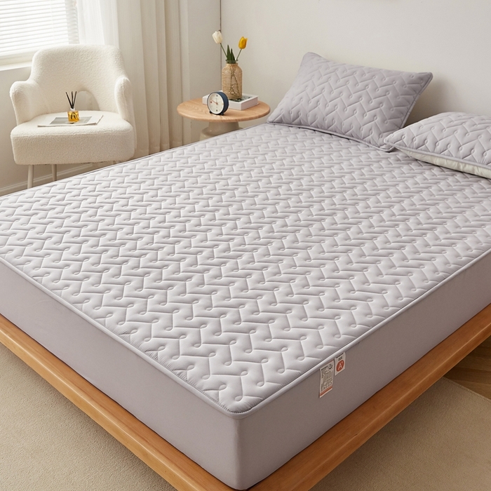 91家纺网 家纺一手货源 找家纺 蕾诺家纺 2025新款纯棉全包裹床罩防滑防尘夹棉床笠 波浪纹浅灰