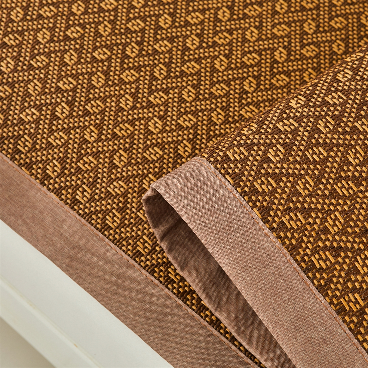 91家纺网 家纺一手货源 找家纺 绒艺席业 2025新款学生宿舍凉感藤席 萌萌熊猫-格纹