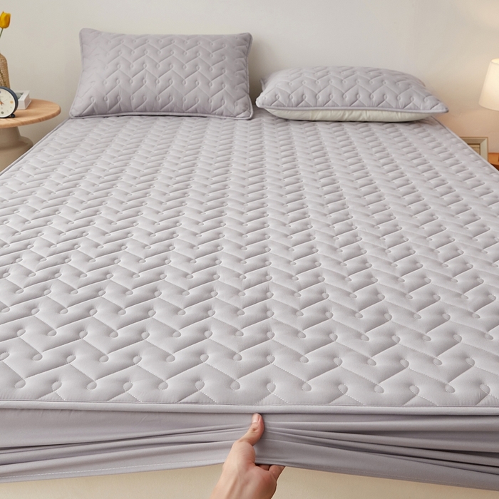 91家纺网 家纺一手货源 找家纺 蕾诺家纺 2025新款纯棉全包裹床罩防滑防尘夹棉床笠 波浪纹浅灰