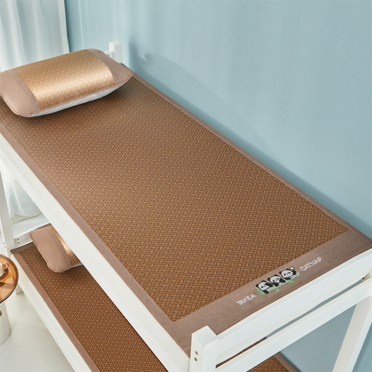 91家纺网 家纺一手货源 找家纺 绒艺席业 2025新款学生宿舍凉感藤席 萌萌熊猫-格纹