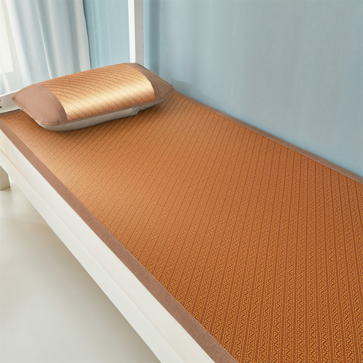 91家纺网 家纺一手货源 找家纺 绒艺席业 2025新款学生宿舍凉感藤席 萌萌熊猫-斜条纹