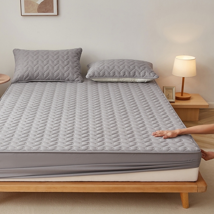 91家纺网 家纺一手货源 找家纺 蕾诺家纺 2025新款纯棉全包裹床罩防滑防尘夹棉床笠 波浪纹深灰