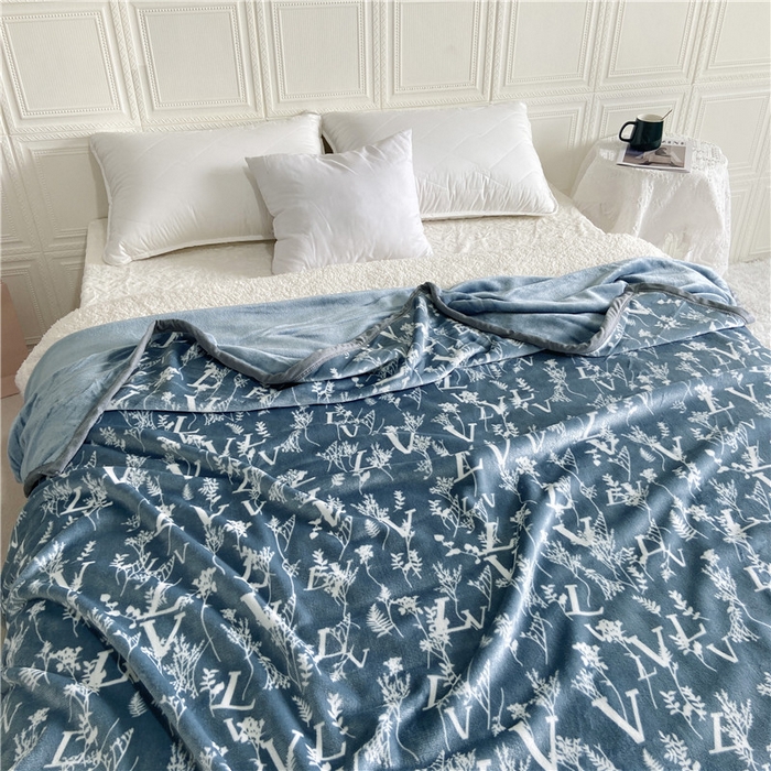 91家纺网 家纺一手货源 找家纺 卡奥2025AB版云貂绒毛毯直播爆款法莱绒休闲盖毯沙发毯午睡毯空调毯子 蓝雾