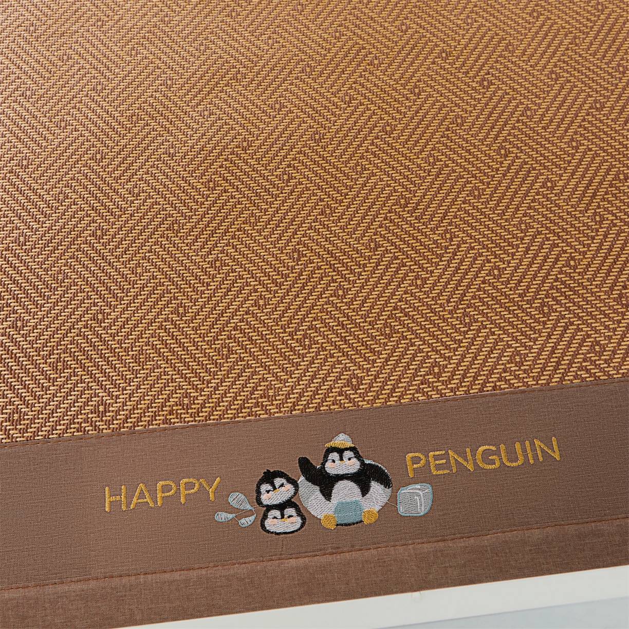 91家纺网 家纺一手货源 找家纺 绒艺席业 2026新款学生宿舍凉感藤席 游泳小企鹅-编织纹