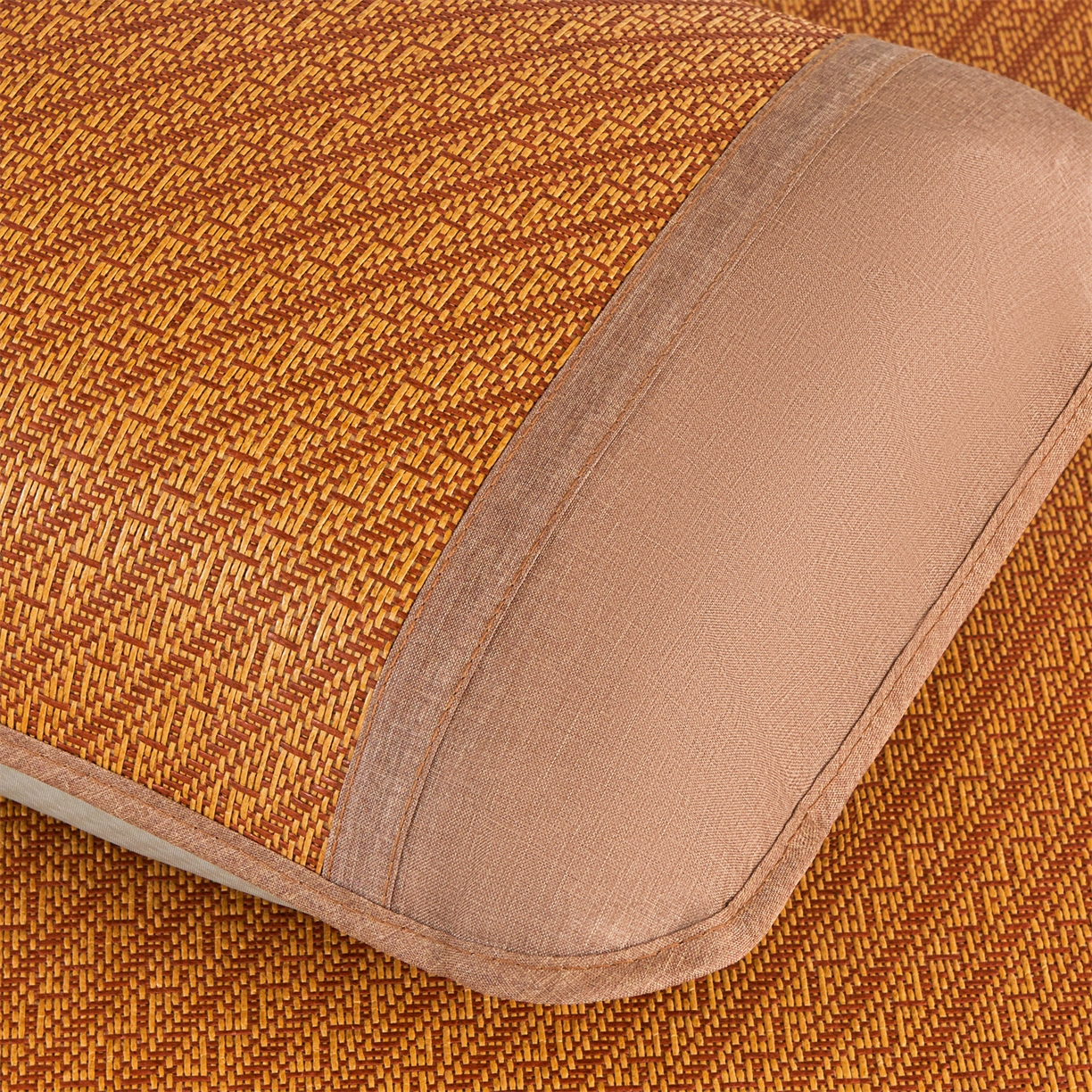 91家纺网 家纺一手货源 找家纺 绒艺席业 2025新款学生宿舍凉感藤席 萌萌熊猫-斜条纹