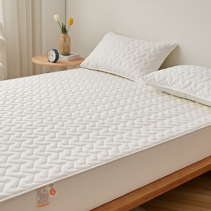 91家纺网 家纺一手货源 找家纺 蕾诺家纺 2025新款纯棉全包裹床罩防滑防尘夹棉床笠 波浪纹白色