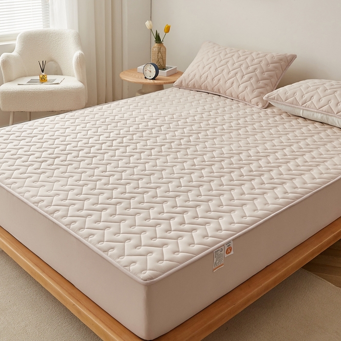 91家纺网 家纺一手货源 找家纺 蕾诺家纺 2025新款纯棉全包裹床罩防滑防尘夹棉床笠 波浪纹驼色