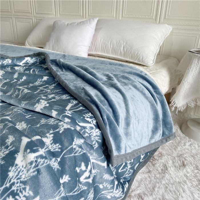 91家纺网 家纺一手货源 找家纺 卡奥2025AB版云貂绒毛毯直播爆款法莱绒休闲盖毯沙发毯午睡毯空调毯子 蓝雾