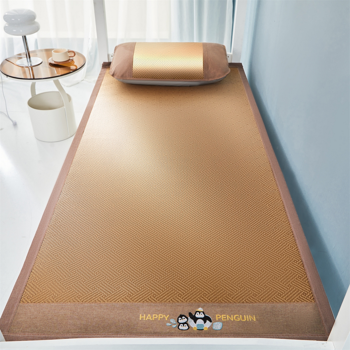 91家纺网 家纺一手货源 找家纺 绒艺席业 2026新款学生宿舍凉感藤席 游泳小企鹅-编织纹