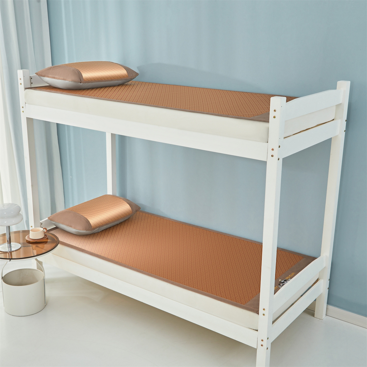 91家纺网 家纺一手货源 找家纺 绒艺席业 2025新款学生宿舍凉感藤席 游泳小企鹅-斜条纹