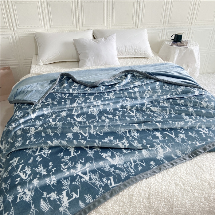 91家纺网 家纺一手货源 找家纺 卡奥2025AB版云貂绒毛毯直播爆款法莱绒休闲盖毯沙发毯午睡毯空调毯子 蓝雾