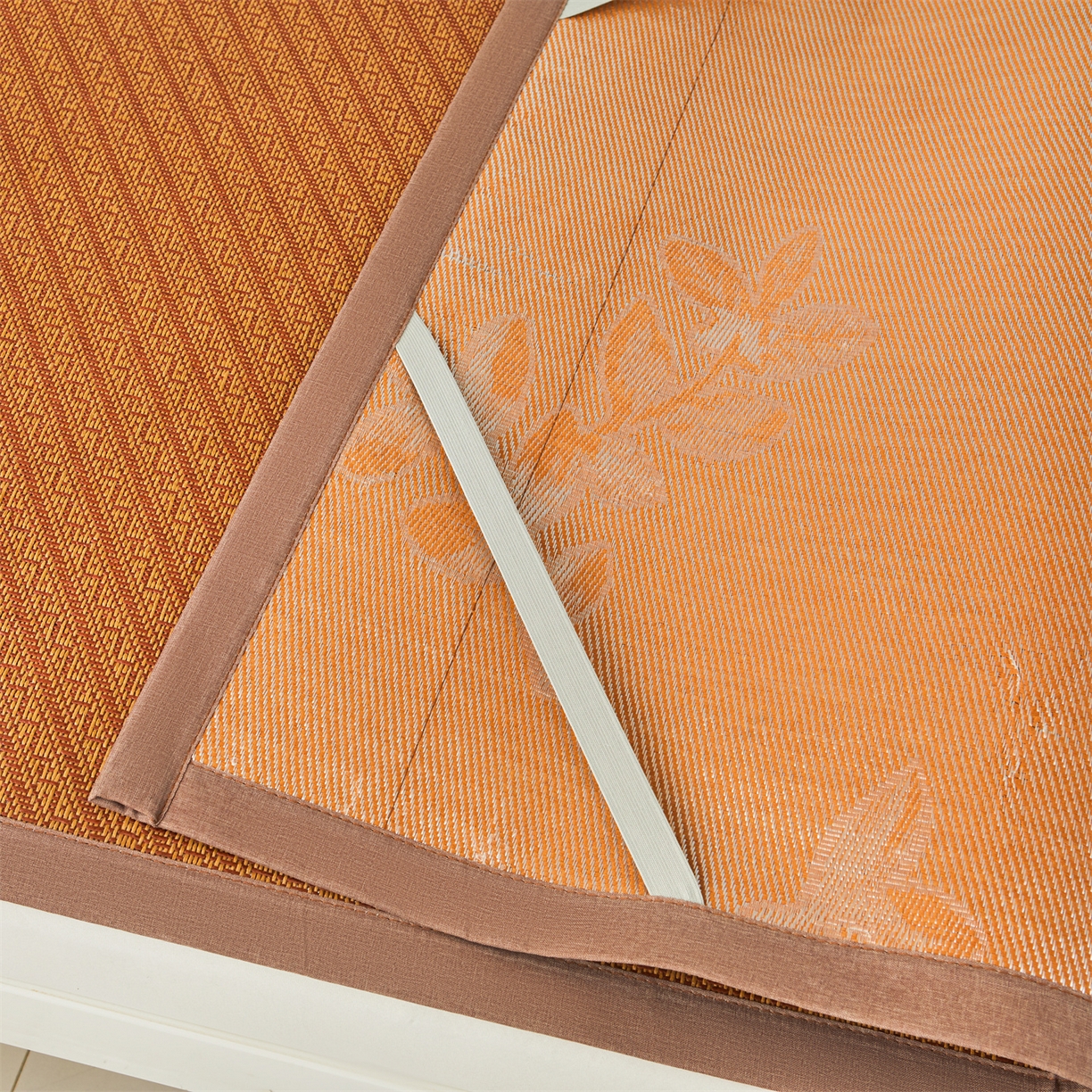 91家纺网 家纺一手货源 找家纺 绒艺席业 2025新款学生宿舍凉感藤席 萌萌熊猫-斜条纹