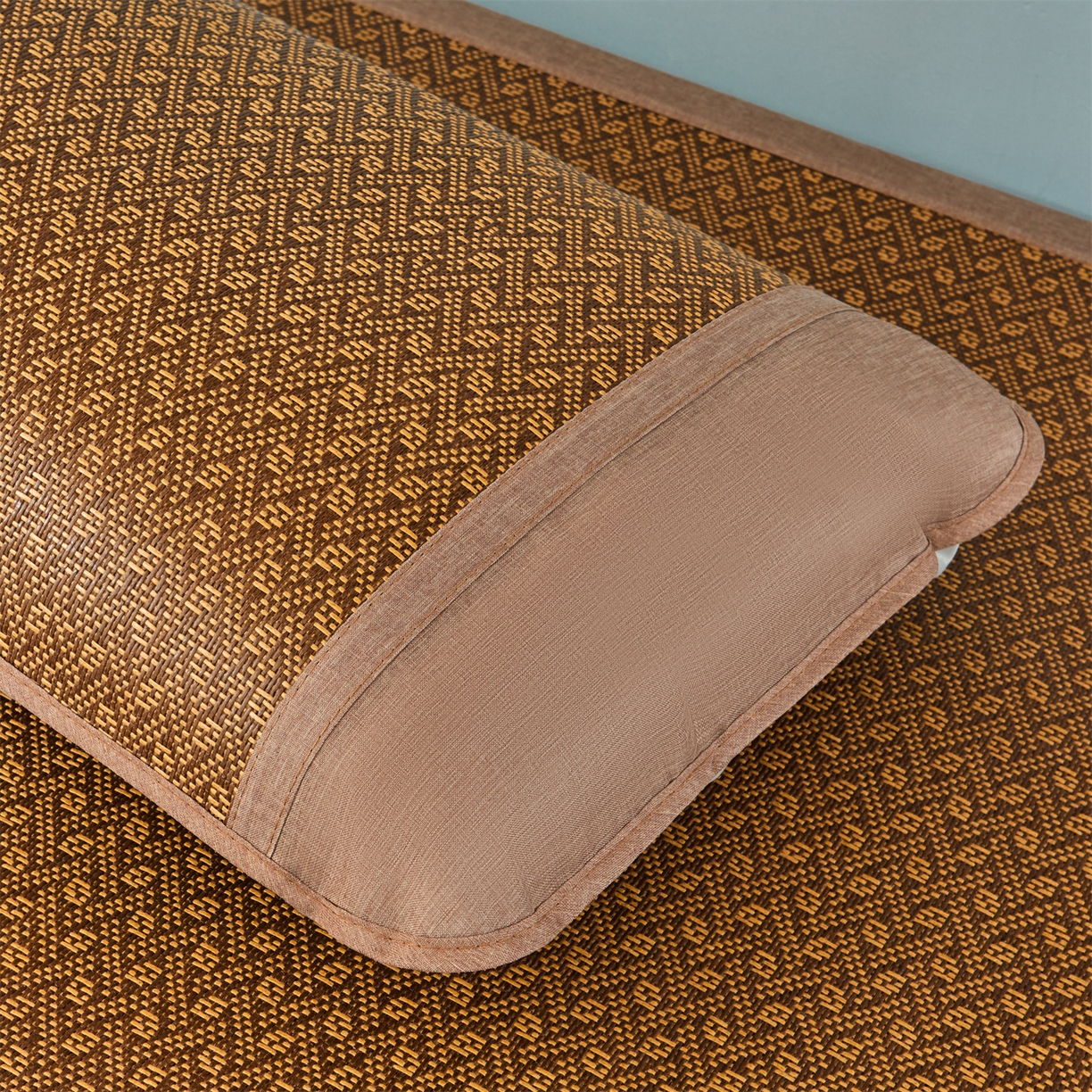 91家纺网 家纺一手货源 找家纺 绒艺席业 2025新款学生宿舍凉感藤席 萌萌熊猫-格纹