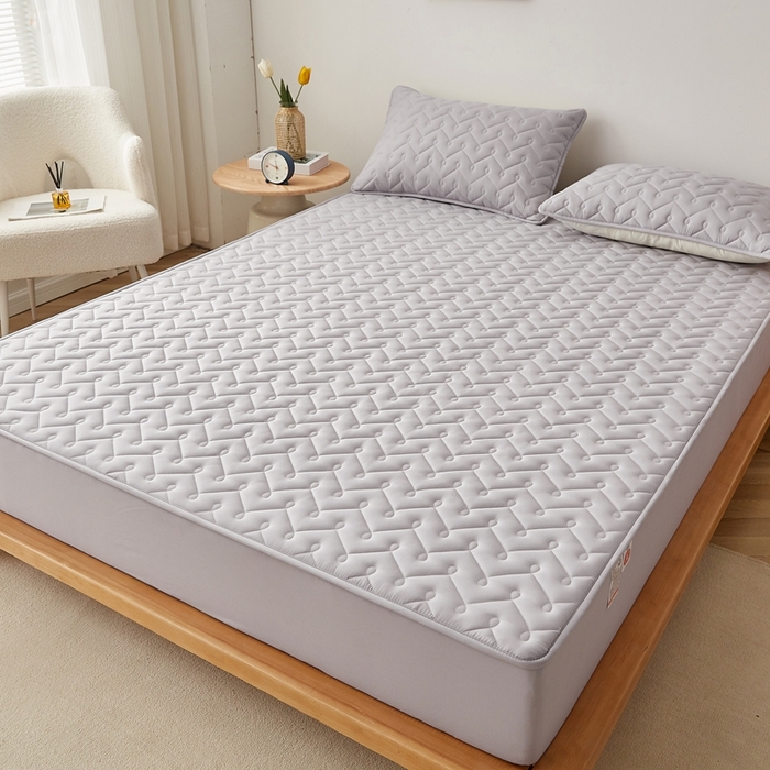 91家纺网 家纺一手货源 找家纺 蕾诺家纺 2025新款纯棉全包裹床罩防滑防尘夹棉床笠 波浪纹浅灰