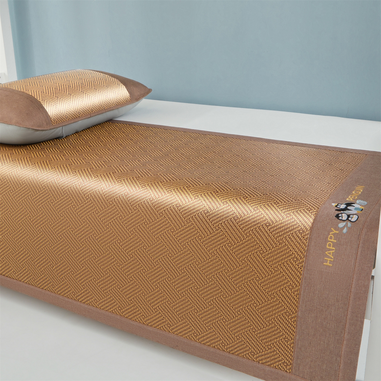 91家纺网 家纺一手货源 找家纺 绒艺席业 2026新款学生宿舍凉感藤席 游泳小企鹅-编织纹