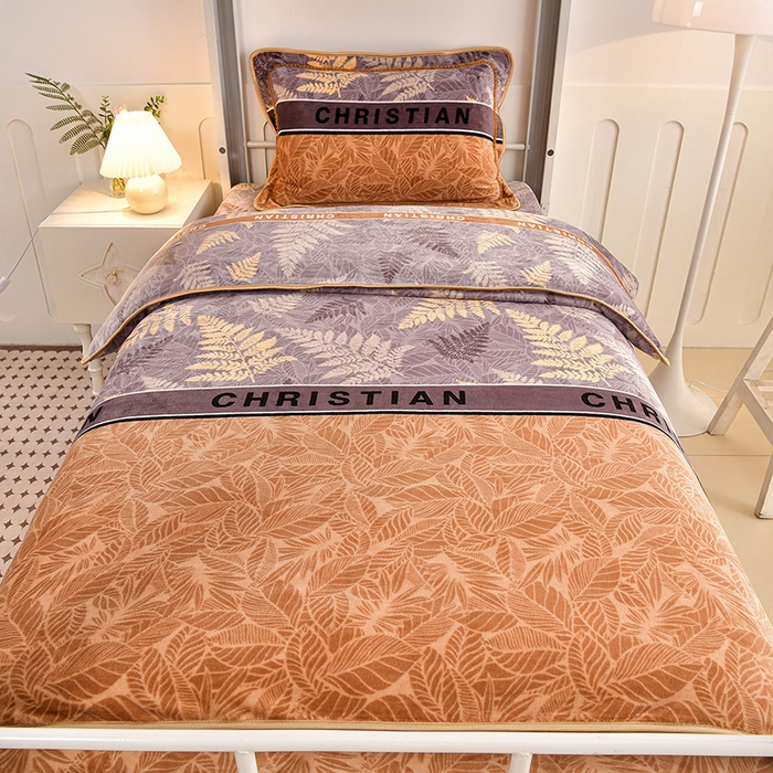 91家纺网 家纺一手货源 找家纺 硕喜 2025新款学生宿舍床系列牛奶绒学生三件套 相思叶语