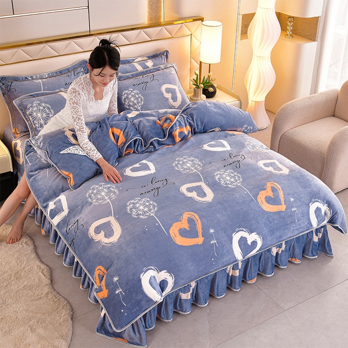 91家纺网 家纺一手货源 找家纺 硕喜 2025新款新8.5斤法莱绒四件套珊瑚牛奶金貂绒四件套床裙款 心心相印