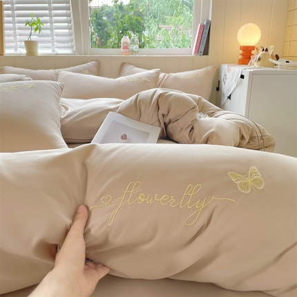 91家纺网 家纺一手货源 找家纺 （总）义博家纺 2025新款A类云朵刺绣四件套-蝴蝶