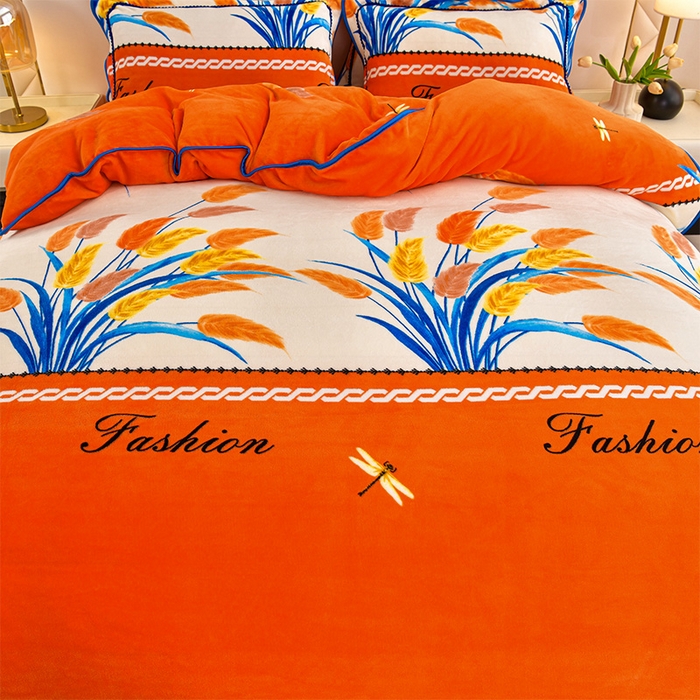 91家纺网 家纺一手货源 找家纺 硕喜 2025新款新8.5斤法莱绒四件套珊瑚牛奶金貂绒四件套床裙款 穗穗平安