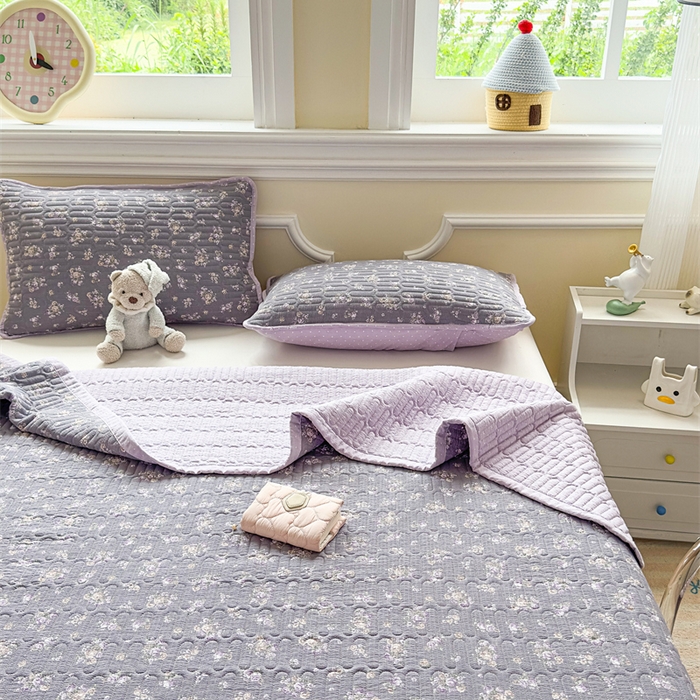 91家纺网 家纺一手货源 找家纺 芯元素 2025新款木棉绉绉纱双面可用床盖 花季