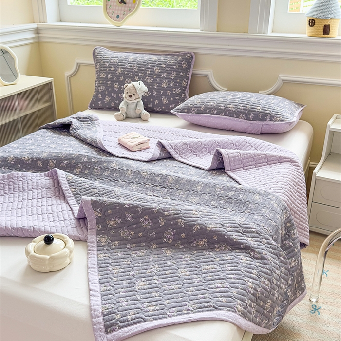 91家纺网 家纺一手货源 找家纺 芯元素 2025新款木棉绉绉纱双面可用床盖 花季