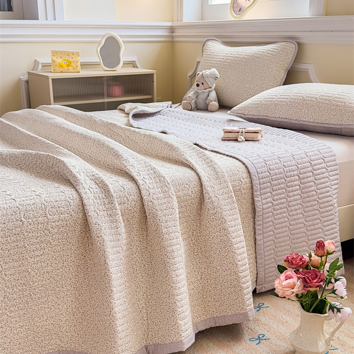 91家纺网 家纺一手货源 找家纺 芯元素 2025新款木棉绉绉纱双面可用床盖 梦境-灰