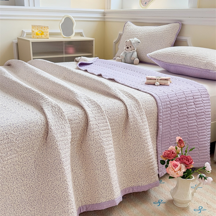 91家纺网 家纺一手货源 找家纺 芯元素 2025新款木棉绉绉纱双面可用床盖 梦境-紫