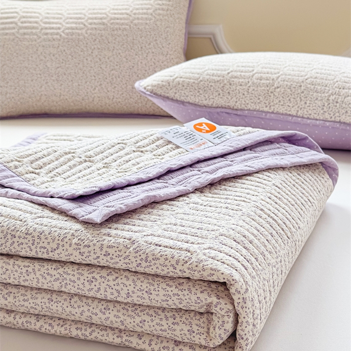 91家纺网 家纺一手货源 找家纺 芯元素 2025新款木棉绉绉纱双面可用床盖 梦境-紫