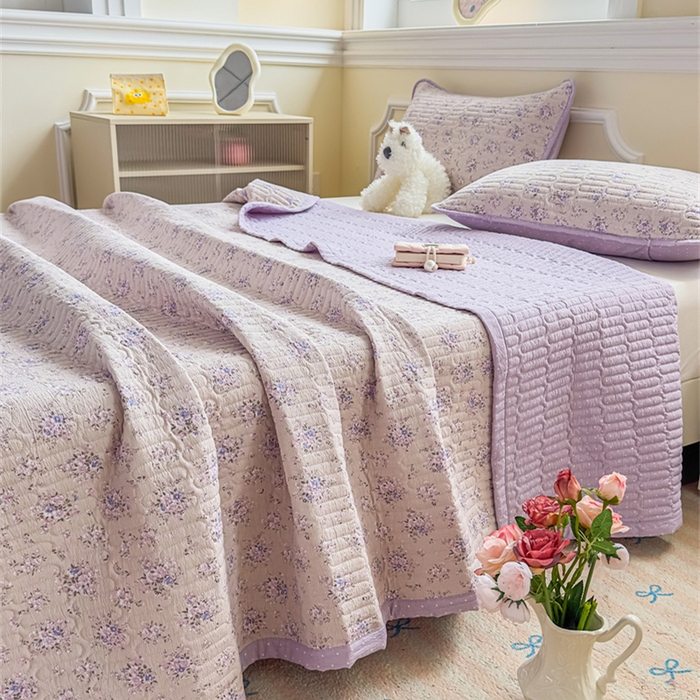 91家纺网 家纺一手货源 找家纺 芯元素 2025新款木棉绉绉纱双面可用床盖 山野栀子