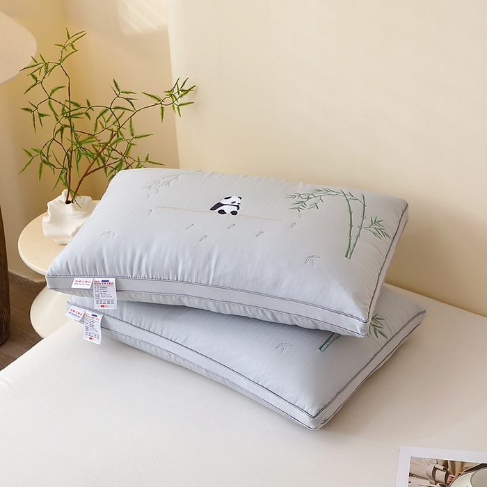 91家纺网 家纺一手货源 找家纺 怡薇格枕芯2025新款熊猫刺绣亲肤护颈枕头枕芯 立体高枕灰色