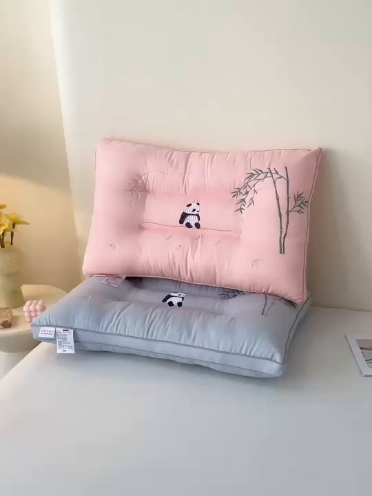 91家纺网 家纺一手货源 找家纺 （总）怡薇格枕芯2025新款熊猫刺绣亲肤护颈枕头枕芯
